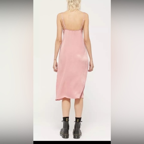 Urban Renewal silky dress rose size medium midi - Picture 6 of 7